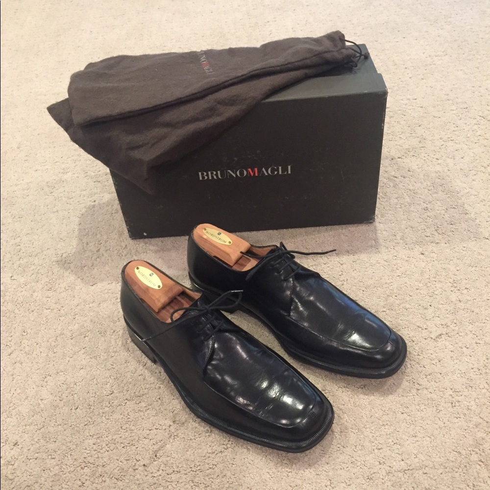 Men’s Bruno Magli black leather dress shoes